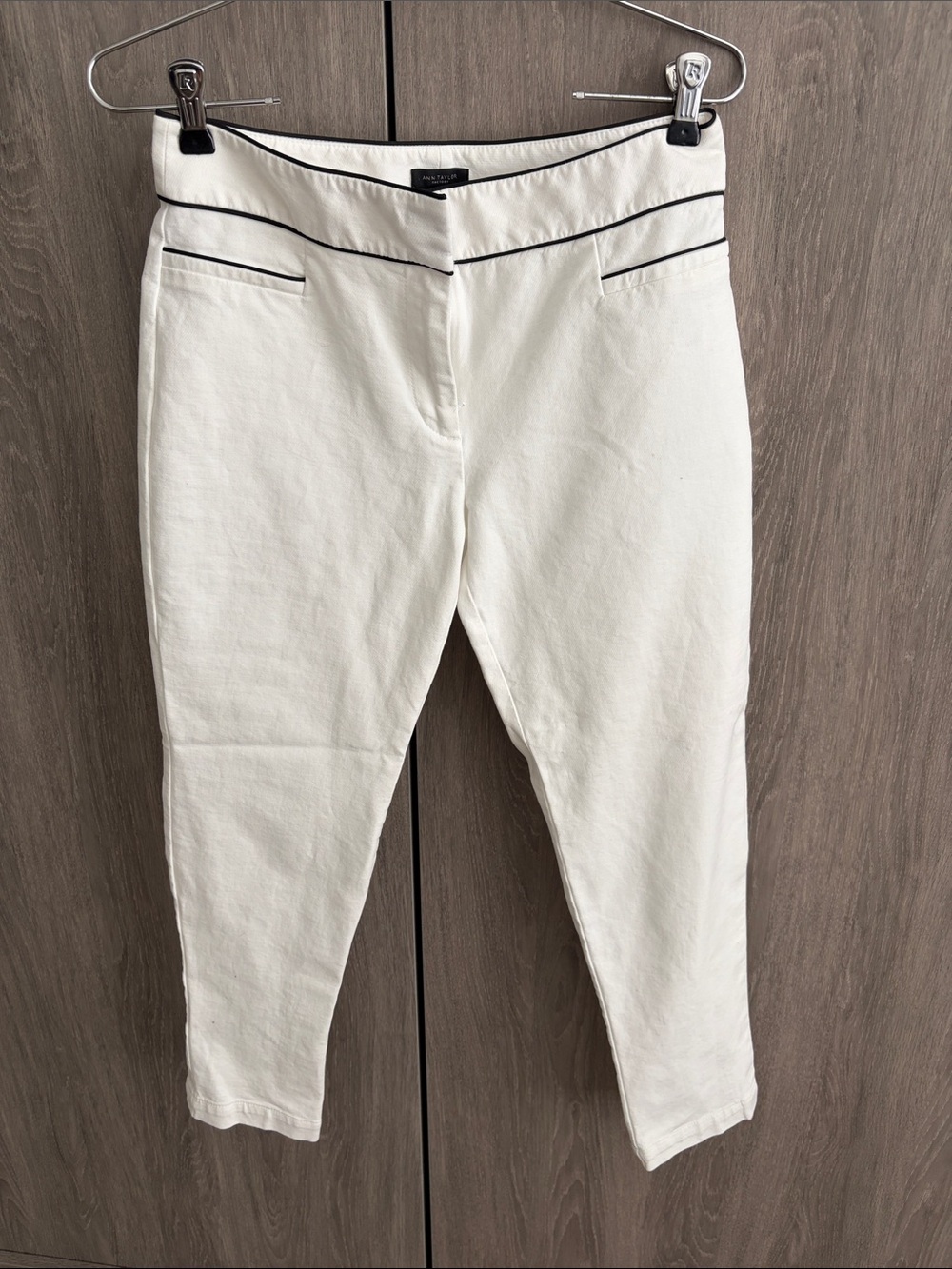 Ann Taylor White and Black Trim Mid Ride Cropped Pants